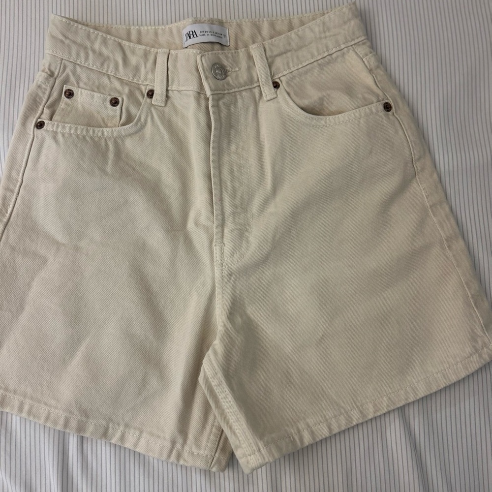 Women's Cream Shorts
